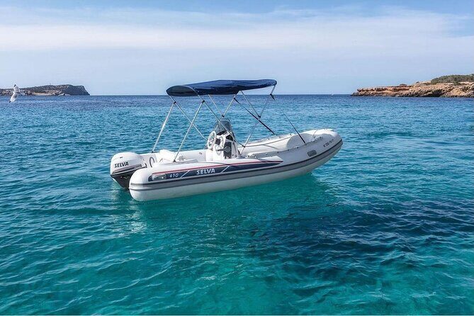 Boat rental for 6 people. No license required. - The helm lesson: license-free boat rental in practice