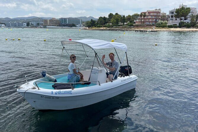 Boat Rental Without License Half day (4hs) - Your boat setup: GPS, canopy, solárium, and what’s really included