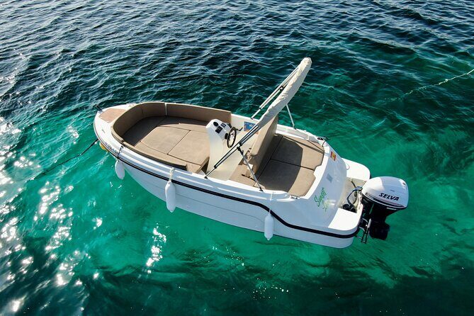 Boat Rental Without License in Ibiza and San Antonio - A tiny 5-meter boat that still feels like a day out