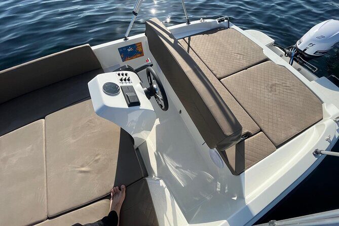Boat Rental Without License in Ibiza and San Antonio - On-board comfort: fridge, shade, Bluetooth, and the solarium lifestyle