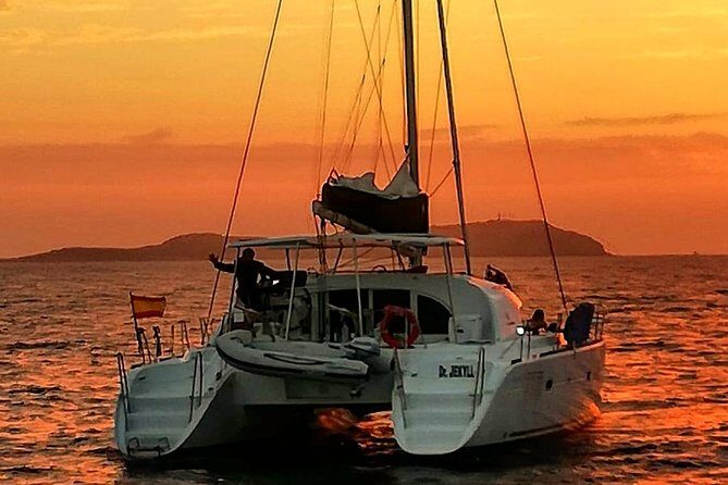 Cala Bassa Catamaran Private Excursion - Your catamaran setup: nets, bow spots, snorkel gear, paddleboard