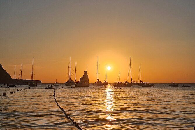 Explore the Beautifull seaside of Formentera. Incl cava, drinks, snacks, .. - The boat setup, Captain Karl, and how the day stays relaxed