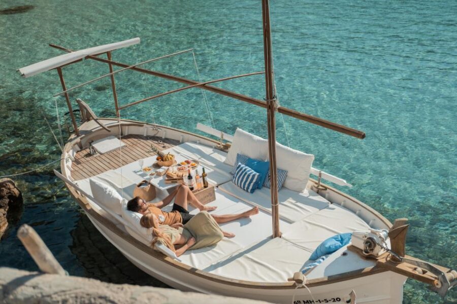 From Sant Josep: Es Vedra & Atlantis Sailboat Cruise - Meeting at Cala Corral: How to Start Smoothly