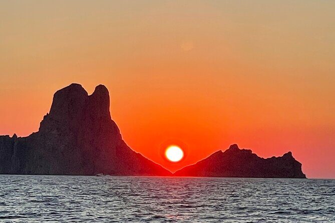 Full-Day Private Sailboat Tour of Ibiza and Formentera - Food, towels, and packing smart for a long sun day