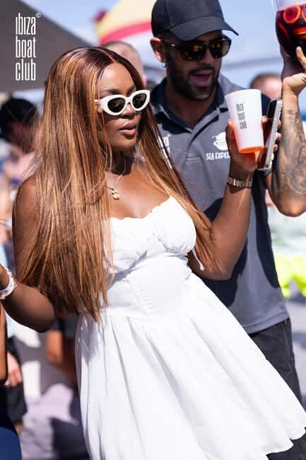 Ibiza: Bottomless Brunch at Ibiza Boat Club with Drinks & DJ - Music, Dancing, and the “Classy Day Party” Balance