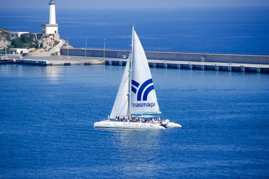 Ibiza: Catamaran Cruise to Formentera with Meal and Drinks - A 22-meter catamaran day trip that feels longer than 5 hours