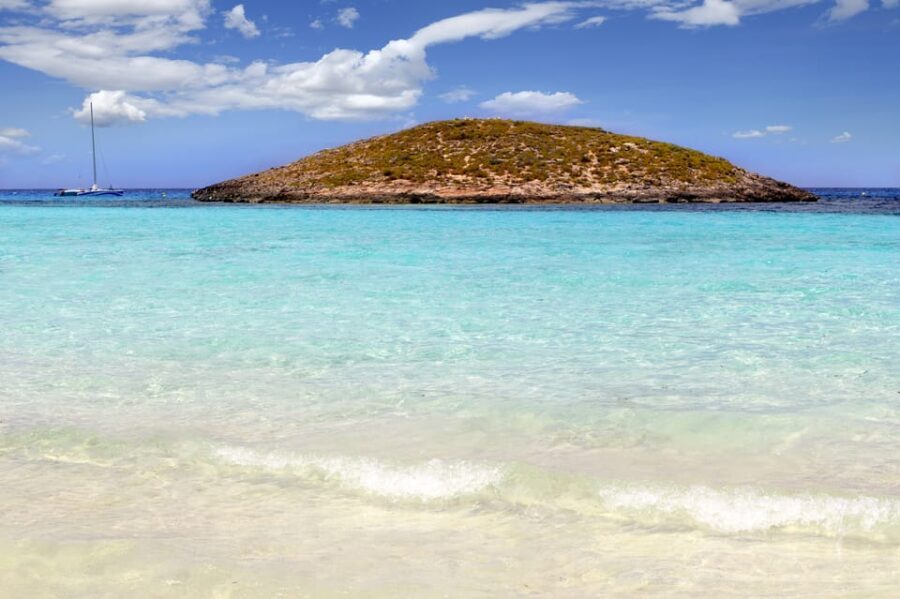 Ibiza: Catamaran Cruise to Formentera with Meal and Drinks - Lunch or brunch onboard: food that fits the sea-day rhythm