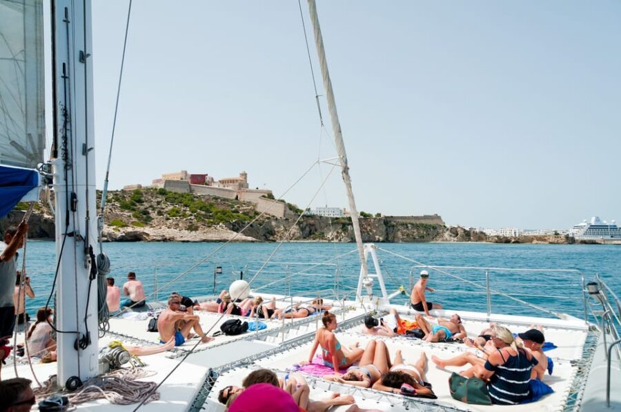 Ibiza: Catamaran Cruise to Formentera with Meal and Drinks - Getting to the dock: where to meet the Sun Cat