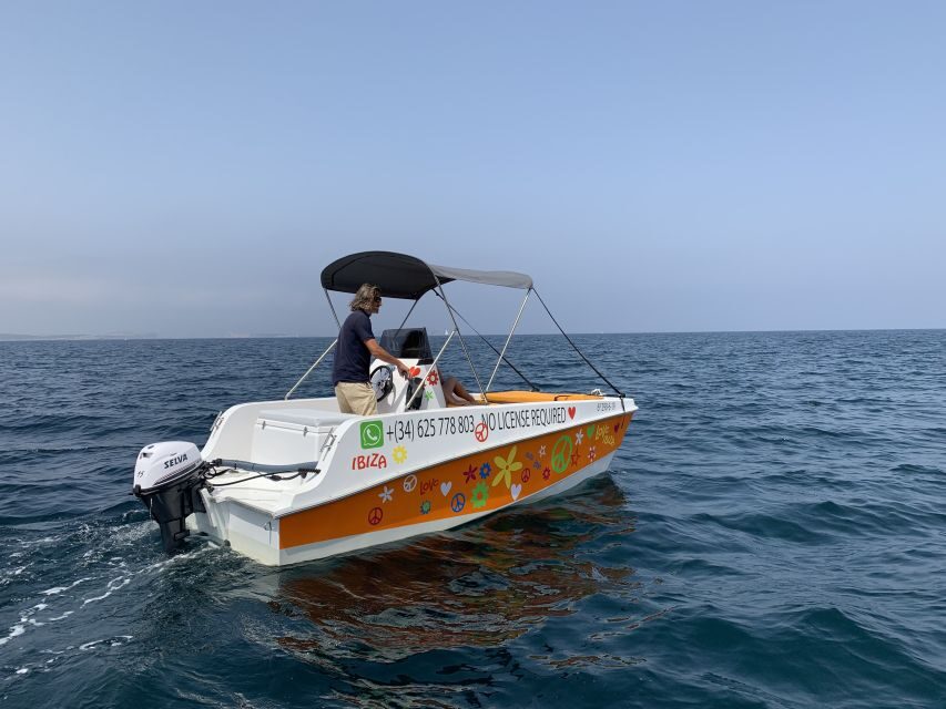 Ibiza: Discover the best coves in a boat driven by yourself - Onboard setup: a catamaran built for first-time captains