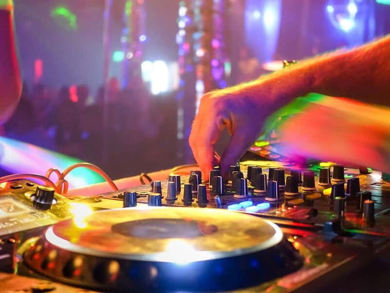 IBIZA DJ lesson, sunset and party at Cafe del Mar - Who This Ibiza DJ Lesson Fits Best
