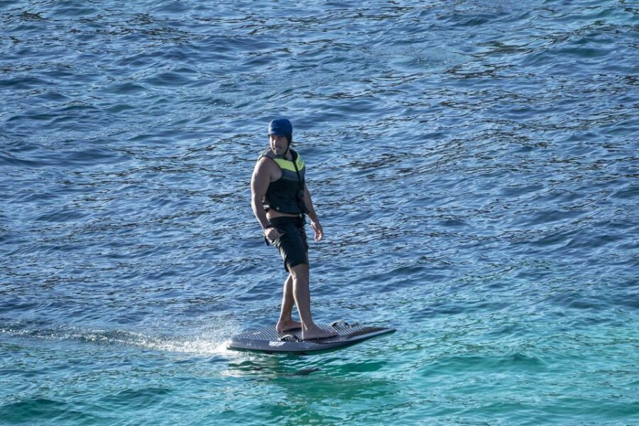 Ibiza: E-Foil Lesson With Licensed Instructor - Bluetooth wireless controller: how you actually steer