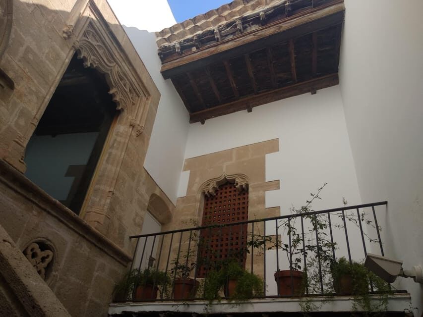 IBIZA HIGHLIGHTS TOUR: From Unesco heritage to best beaches - Walking Dalt Vila, then knowing where you are