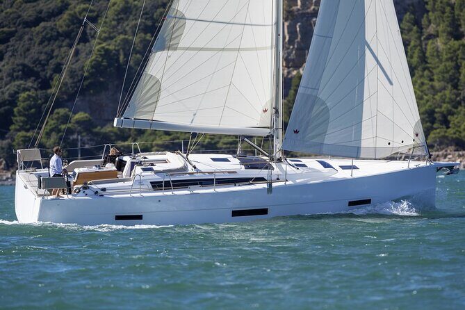 Ibiza Midday or Sunset Sailing with Light Snacks and Open Bar - Getting there smoothly at Pg. de la Mar (and what to bring)