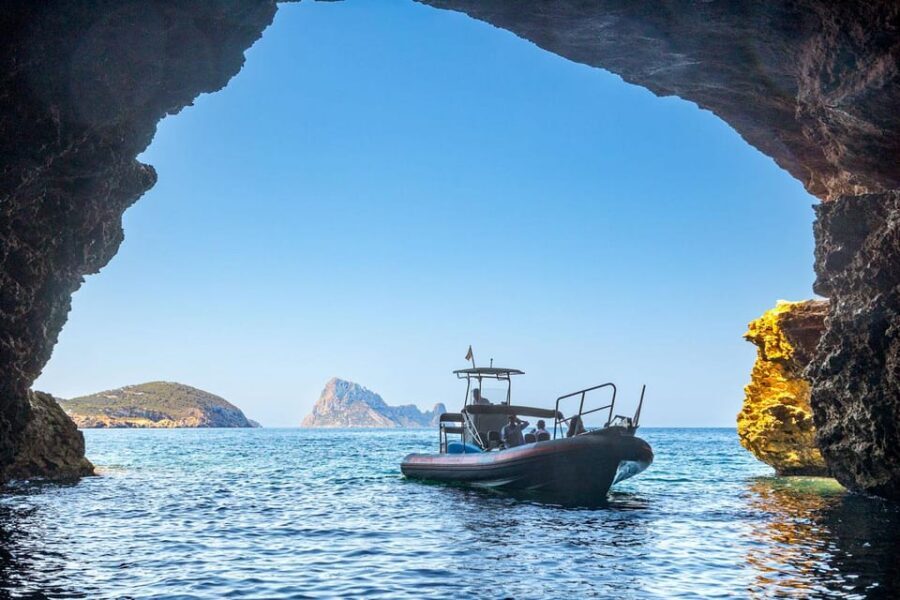 Ibiza: Private SpeedBoat to Es Vedra & Atlantis + Snorkel - Meeting at the Yamaha Office: Get Your Bearings Before You Go