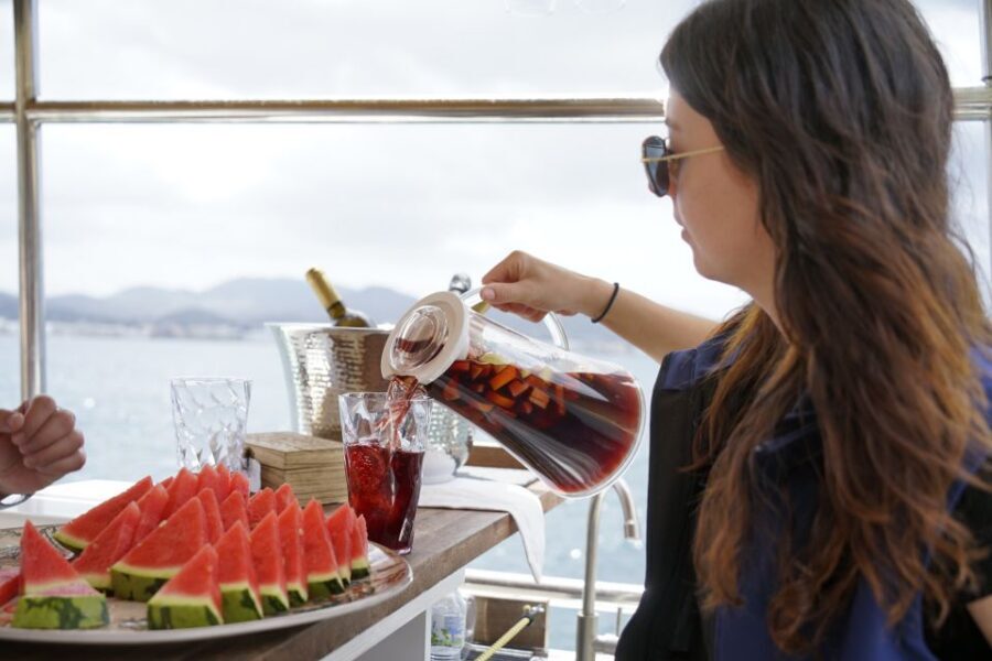 Ibiza: Scenic Cruise with Tapas and Drinks - Open bar and tapas: how the drinks fit the cruise mood