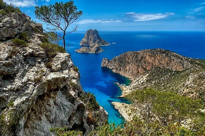 Ibiza - Secret Spots 4X4 Tour in Land Rover Defender - Stop-by-stop: Es Cubells, Es Vedrà, Cala Comte, and more
