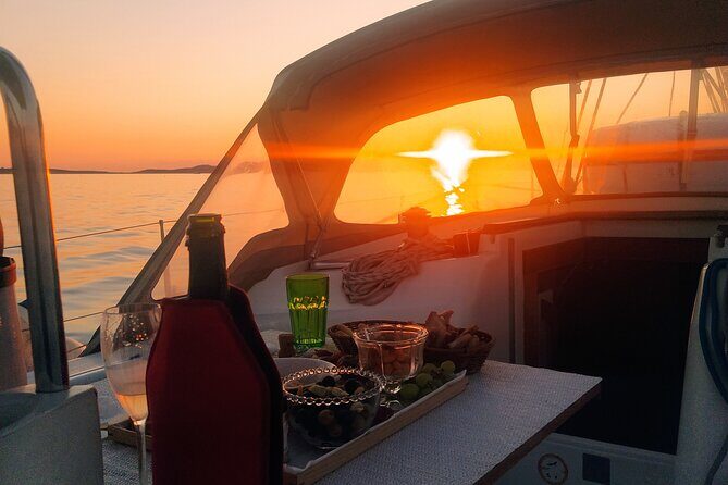 Ibiza sunset boat trip with appetizers and champagne, 6 guests - Why the group size (6 guests) matters more than you think