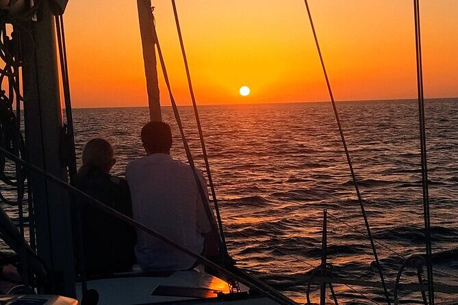 Ibiza sunset boat trip with appetizers and champagne, 6 guests - Practical logistics that help the night go smoothly