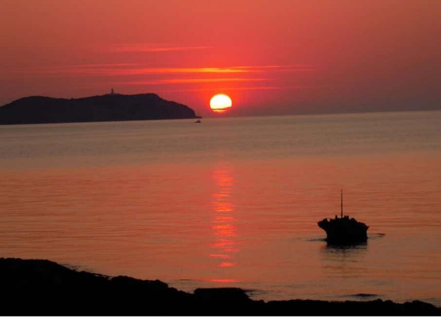 Ibiza: Sunset Private Sailboat with Tapas & Premim Open Bar - Stepping aboard a classic: Port de Sant Antoni to your own deck
