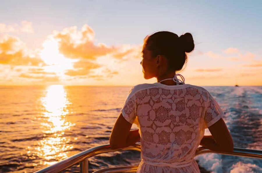Ibiza: Sunset Private Sailboat with Tapas & Premim Open Bar - Café del Mar moment: the aperitif, the toast, and the lights