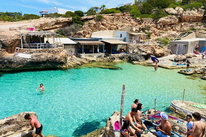 Jeep Wrangler Tour Ibiza - Ruine Festival Club Ibiza: A Quick Urban Explorer Photo Stop