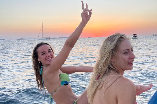 Private boat rental with snorkel in San Antonio, Ibiza - Drinks On Board: The Included Perks You’ll Feel Immediately