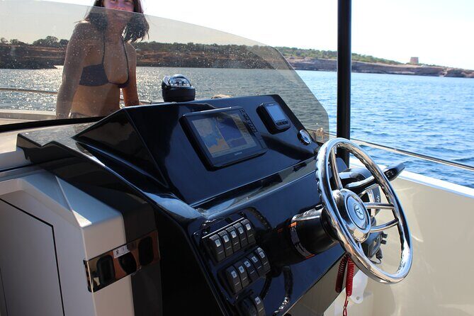 Private Boat tours around Ibiza - Where you meet in Sant Antoni de Portmany (and what to expect)