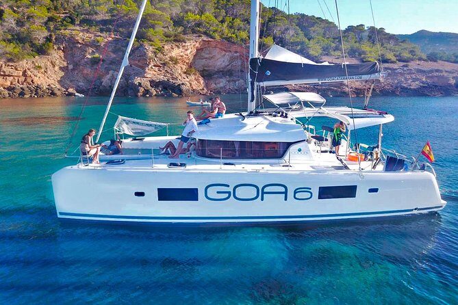 Sail & snorkel adventure Ibiza - Cala Codolar: the snorkeling stop with calm water and colorful shallow seabeds