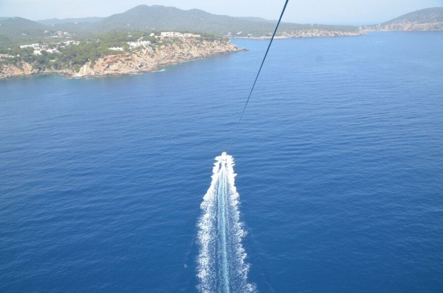 Santa Eulària des Riu: Parasailing Boat Cruise with Drinks - The 1.5-hour rhythm: boat cruise plus a focused parasailing window