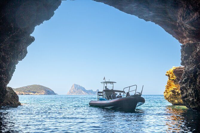 Speedboat tour to Es Vedra & Atlantis Ibiza - Es Vedrà snorkeling swim: the myth looks different up close