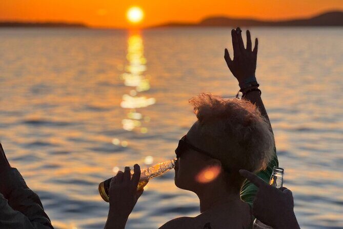 Sunset Boat Tour in Ibiza with All Inclusive - Boarding Lady Virginia Ibiza: the logistics that make it easy