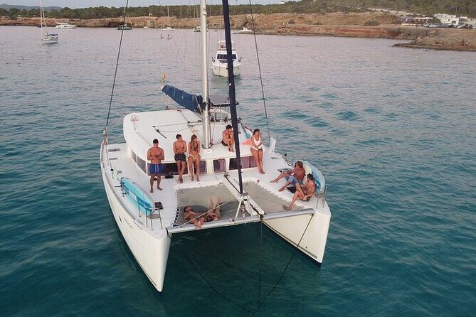 Sunset on a catamaran: from Es Vedrá to Cala Conta - Es Vedrà: seeing the “mystery” up close